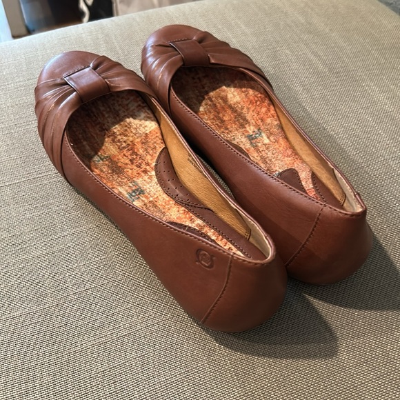 Born Women's Brown Leather Flats - Picture 6 of 9